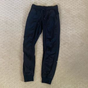 Black lululemon joggers.